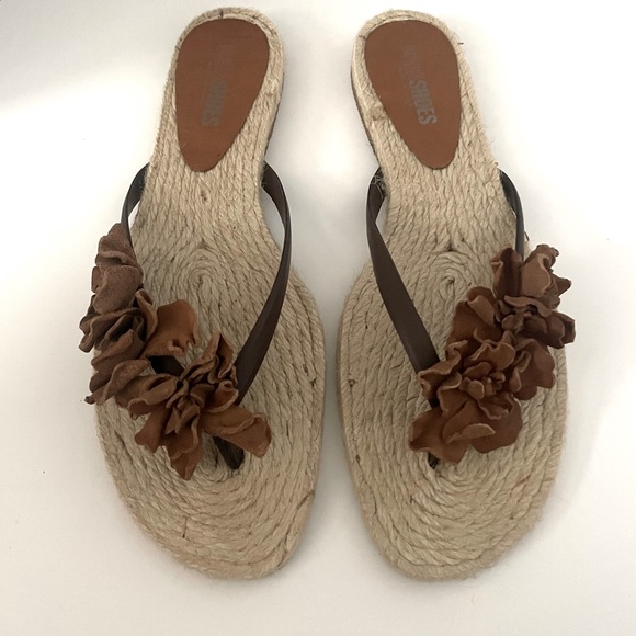 nara shoes Shoes - Nara Shoes Pedro Land T Moro Woven Flower Slip On Sandal New In Box